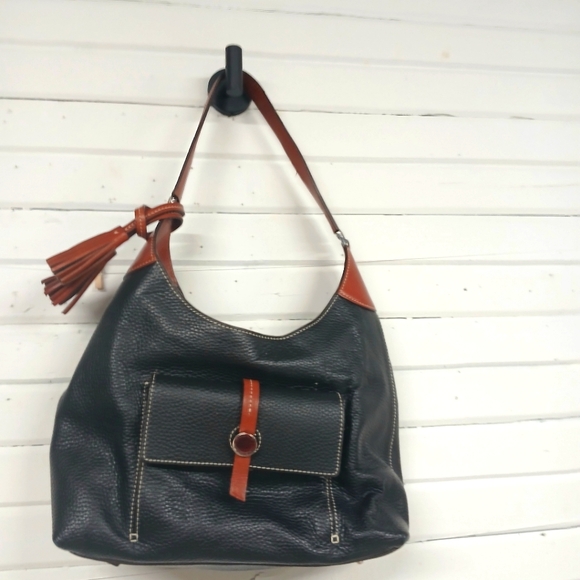 Dooney And Bourke Pebble Grain Cambridge Hobo  Black And Tan *** - Picture 1 of 7